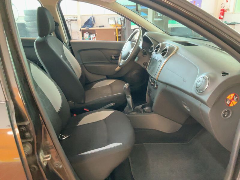 Dacia Sandero 1.5 dCi Stepway Prestige 2015 – снимка 17