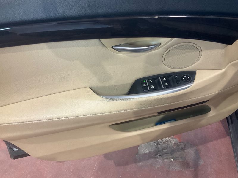 BMW 5er 530d GT 2011 – снимка 26