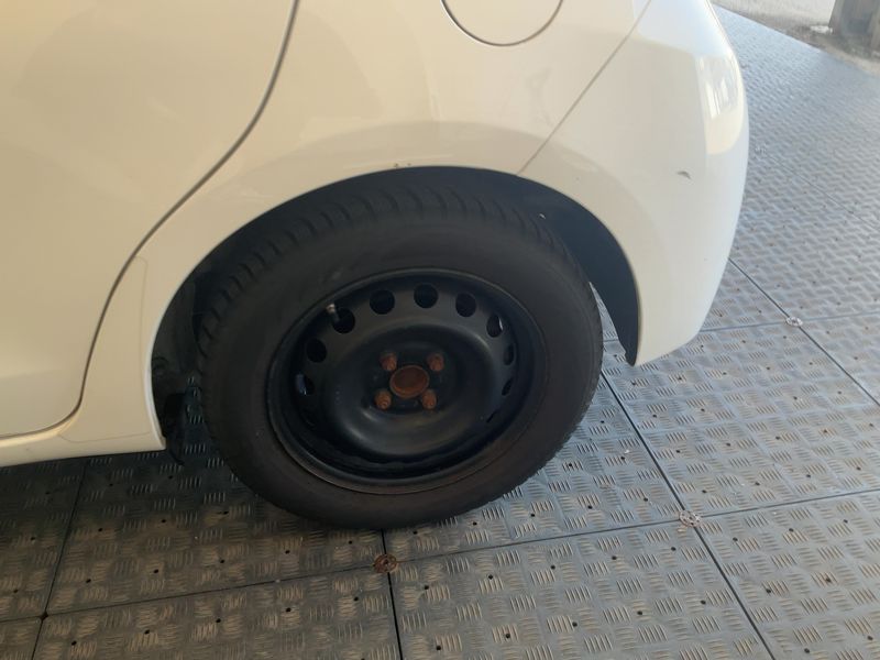 Toyota Yaris 1.5 Hybrid Comfort 2015 – снимка 5