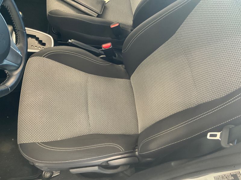 Toyota Yaris 1.5 Hybrid Comfort 2015 – снимка 30