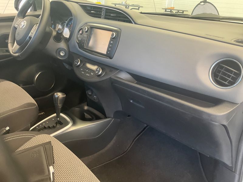 Toyota Yaris 1.5 Hybrid Comfort 2015 – снимка 25