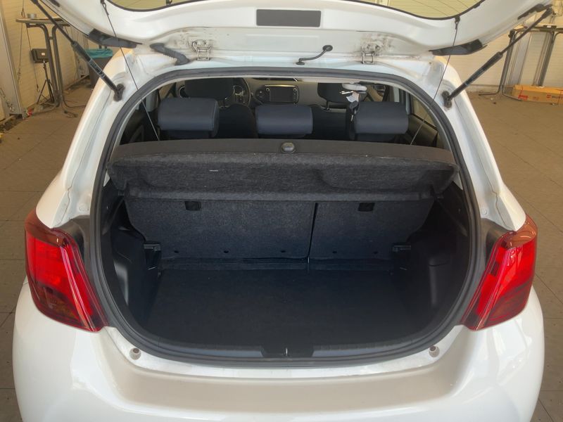 Toyota Yaris 1.5 Hybrid Comfort 2015 – снимка 15