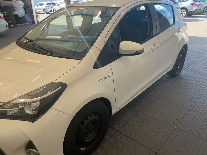 Toyota Yaris 1.5 Hybrid Comfort 2015 – снимка 2