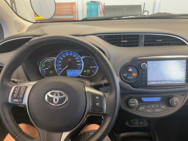 Toyota Yaris 1.5 Hybrid Comfort 2015 – снимка 17