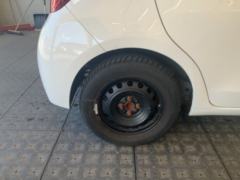 Toyota Yaris 1.5 Hybrid Comfort 2015 – снимка 9