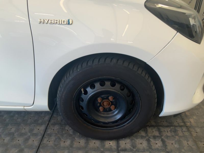 Toyota Yaris 1.5 Hybrid Comfort 2015 – снимка 11
