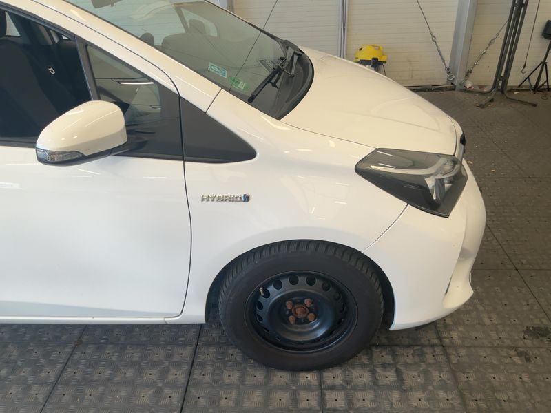 Toyota Yaris 1.5 Hybrid Comfort 2015 – снимка 12