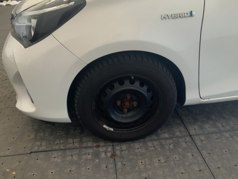 Toyota Yaris 1.5 Hybrid Comfort 2015 – снимка 3