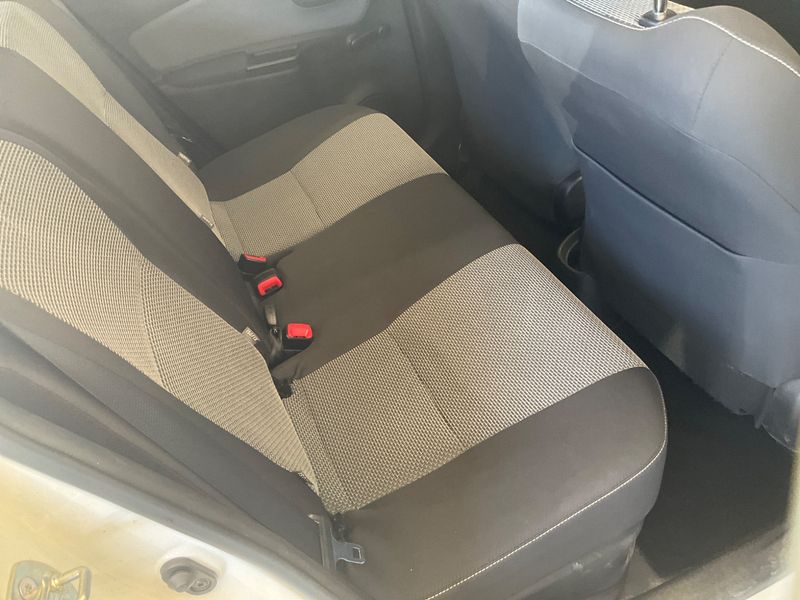 Toyota Yaris 1.5 Hybrid Comfort 2015 – снимка 32