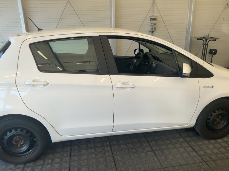Toyota Yaris 1.5 Hybrid Comfort 2015 – снимка 10