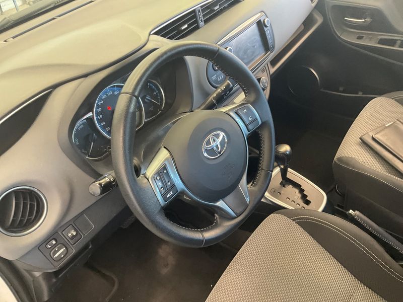 Toyota Yaris 1.5 Hybrid Comfort 2015 – снимка 29