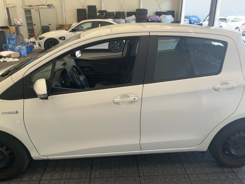 Toyota Yaris 1.5 Hybrid Comfort 2015 – снимка 4