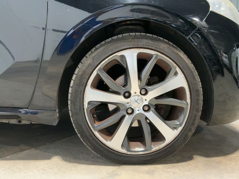 Peugeot 208 1.6 e-HDi Féline 2013 – снимка 11