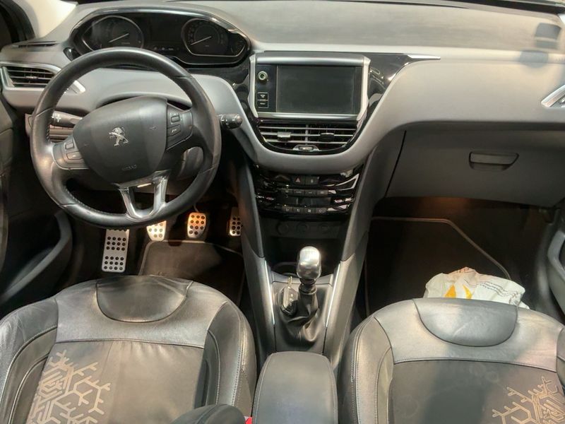 Peugeot 208 1.6 e-HDi Féline 2013 – снимка 17