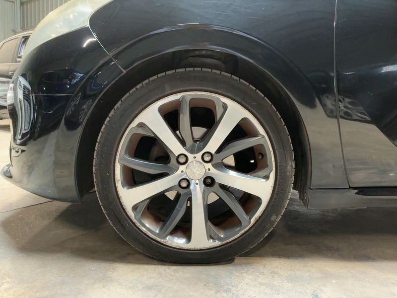 Peugeot 208 1.6 e-HDi Féline 2013 – снимка 3