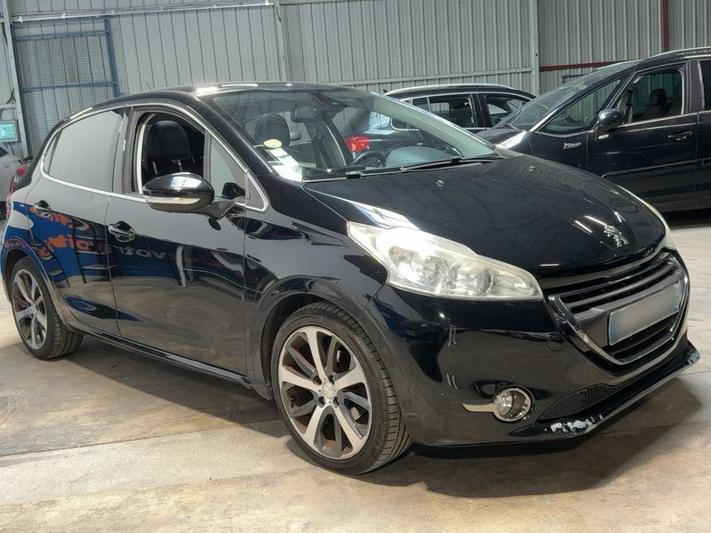 Peugeot 208 1.6 e-HDi Féline 2013 – снимка 12