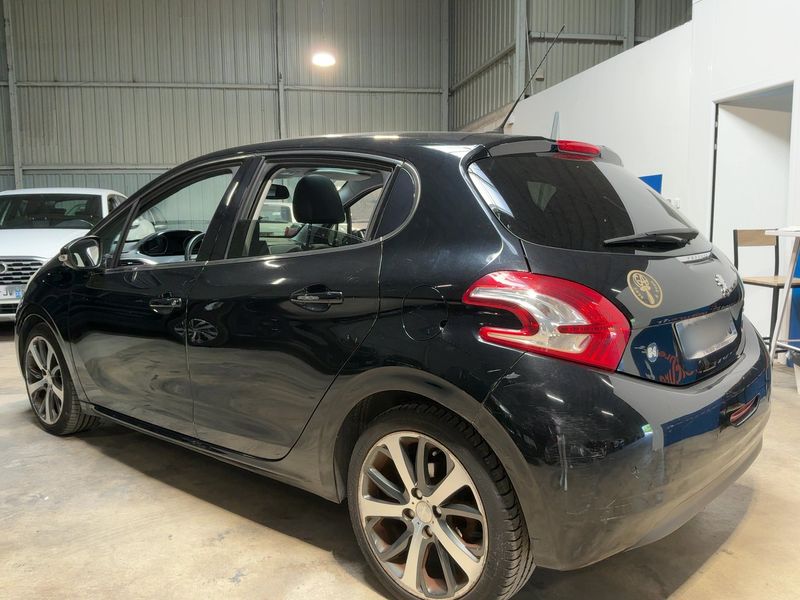 Peugeot 208 1.6 e-HDi Féline 2013 – снимка 6