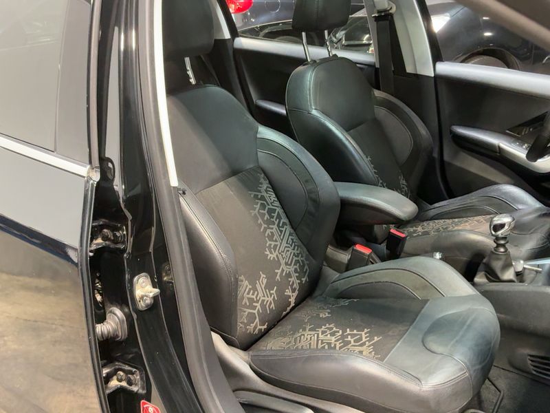 Peugeot 208 1.6 e-HDi Féline 2013 – снимка 16