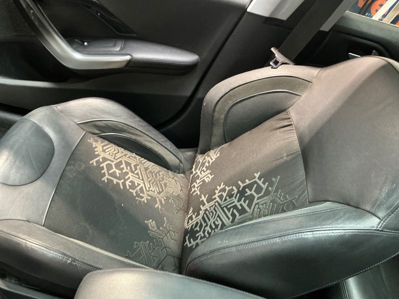 Peugeot 208 1.6 e-HDi Féline 2013 – снимка 31