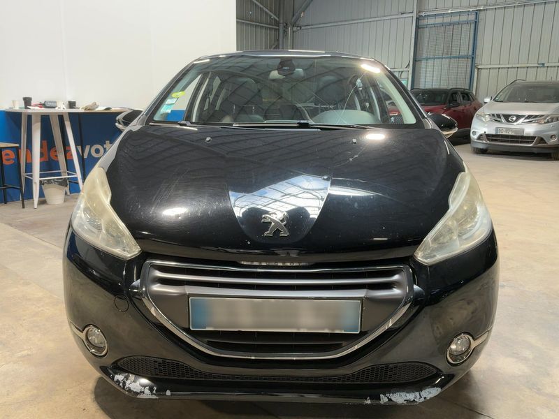 Peugeot 208 1.6 e-HDi Féline 2013 – снимка 14