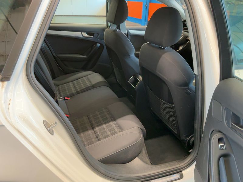 Audi A4 2.0 TDI Ambition 2013 – снимка 14
