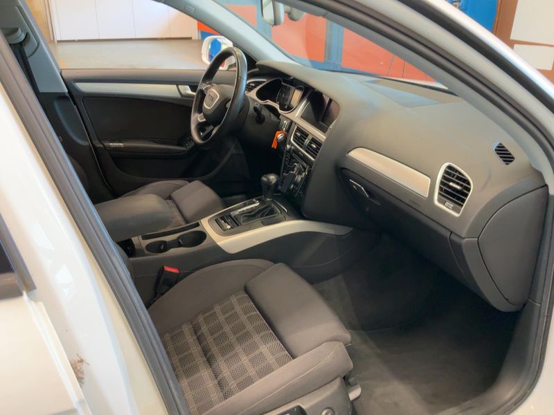 Audi A4 2.0 TDI Ambition 2013 – снимка 11