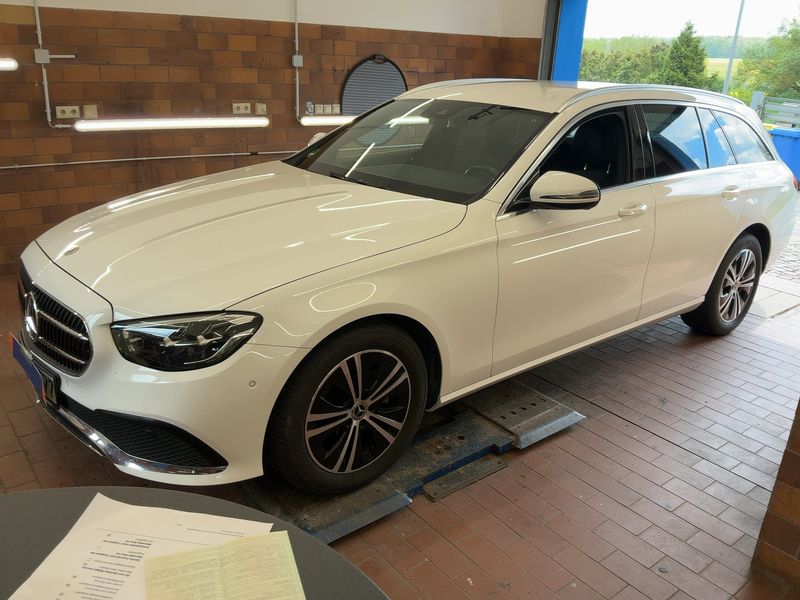 Mercedes-Benz E-Klasse E 200 Mild-Hybrid T 4Matic Avantgarde 2022 – снимка 1