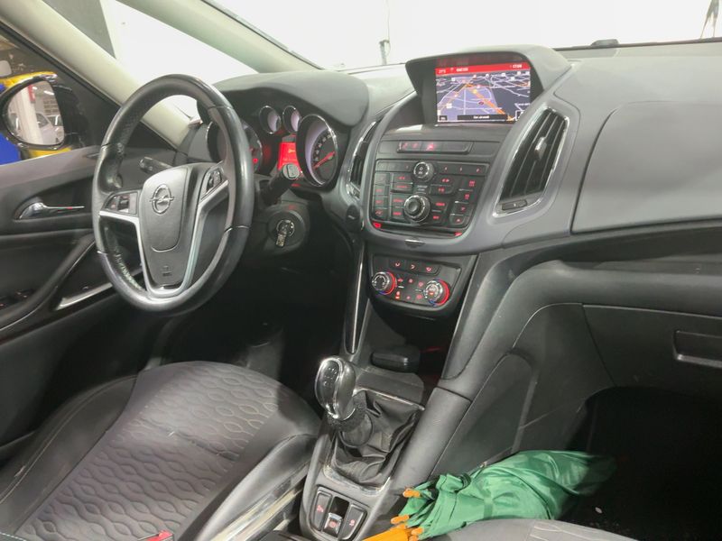 Opel Zafira Tourer 2.0 CDTI Excellence 2014 – снимка 17