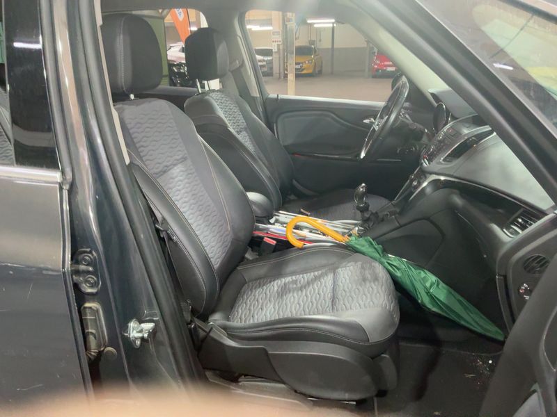 Opel Zafira Tourer 2.0 CDTI Excellence 2014 – снимка 16