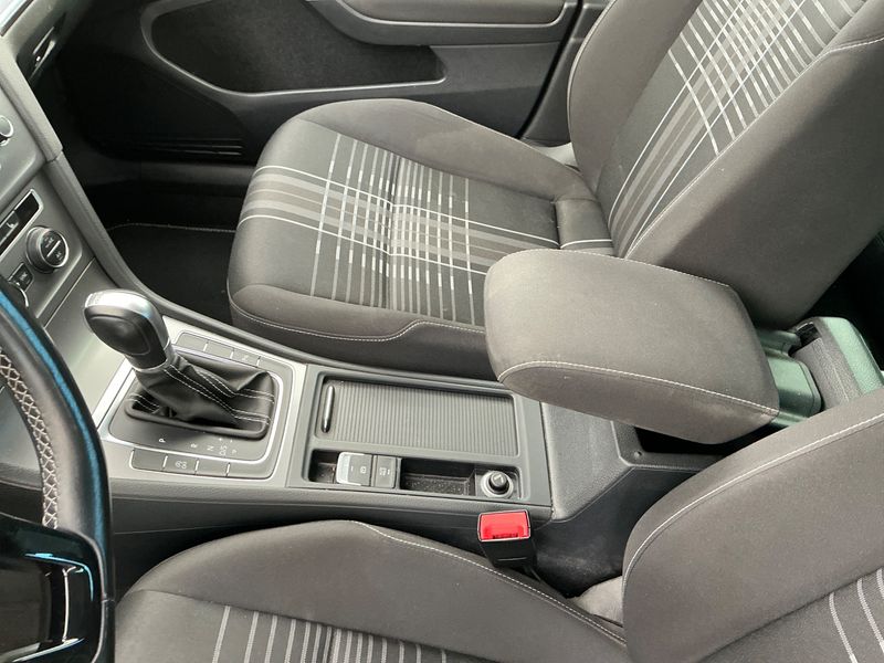 Volkswagen Golf VII 1.2 TSI Lounge BlueMotion Tech 2015 – снимка 25