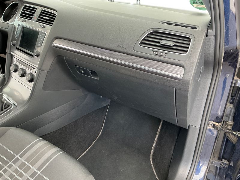 Volkswagen Golf VII 1.2 TSI Lounge BlueMotion Tech 2015 – снимка 29
