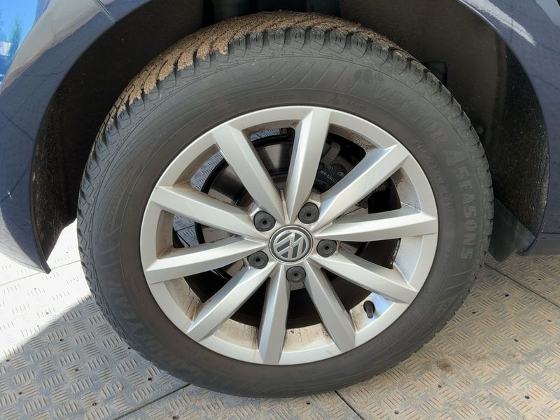 Volkswagen Golf VII 1.2 TSI Lounge BlueMotion Tech 2015 – снимка 9