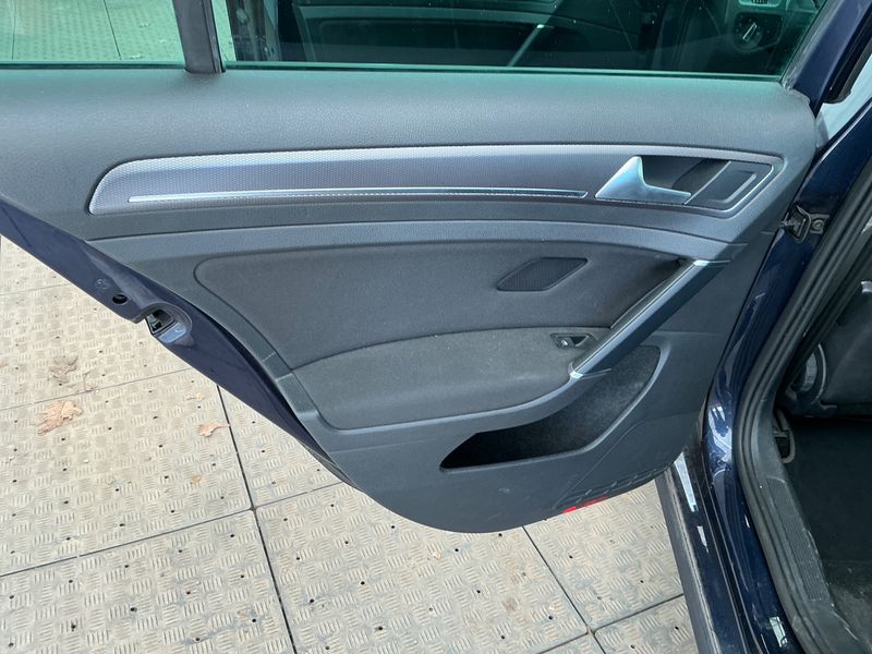 Volkswagen Golf VII 1.2 TSI Lounge BlueMotion Tech 2015 – снимка 26