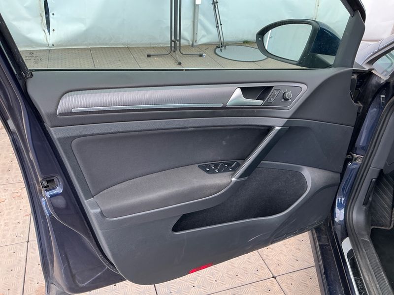Volkswagen Golf VII 1.2 TSI Lounge BlueMotion Tech 2015 – снимка 23