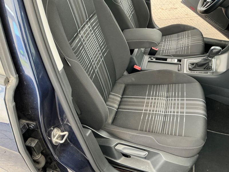 Volkswagen Golf VII 1.2 TSI Lounge BlueMotion Tech 2015 – снимка 34