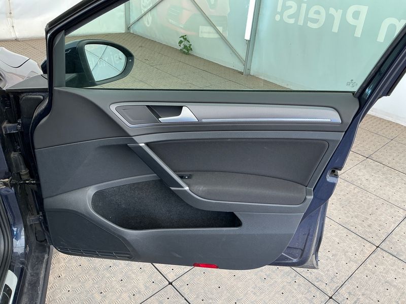 Volkswagen Golf VII 1.2 TSI Lounge BlueMotion Tech 2015 – снимка 28