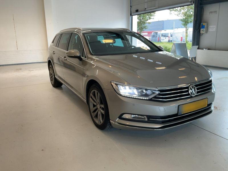 Volkswagen Passat 1.6 TDI Carat BlueMotion Tech 2016 – снимка 12
