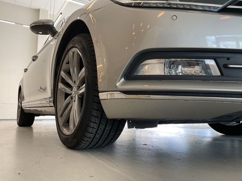 Volkswagen Passat 1.6 TDI Carat BlueMotion Tech 2016 – снимка 24