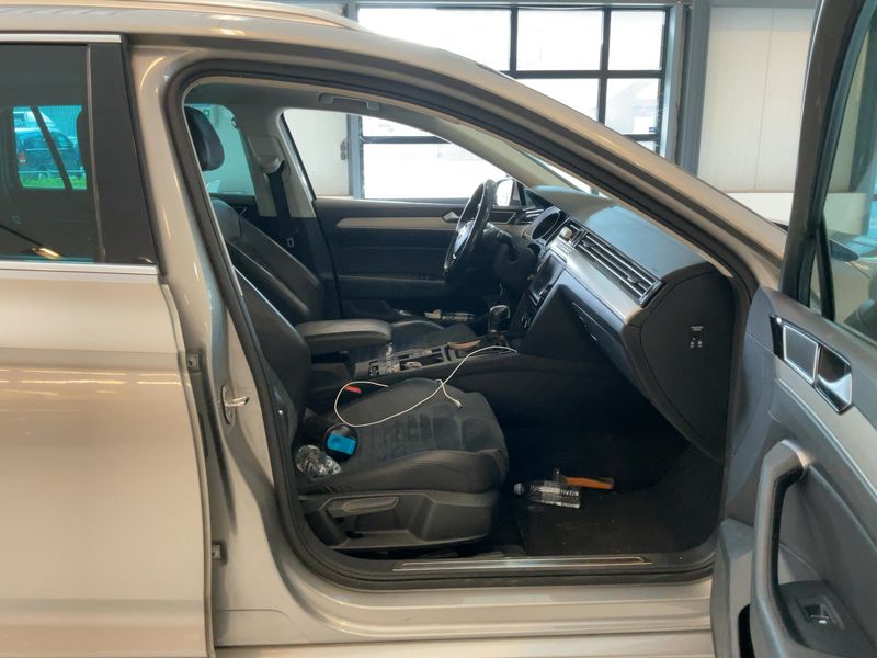 Volkswagen Passat 1.6 TDI Carat BlueMotion Tech 2016 – снимка 16