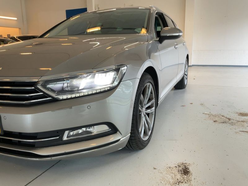 Volkswagen Passat 1.6 TDI Carat BlueMotion Tech 2016 – снимка 2