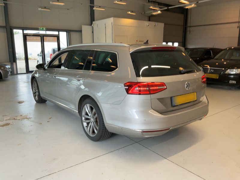 Volkswagen Passat 1.6 TDI Carat BlueMotion Tech 2016 – снимка 6