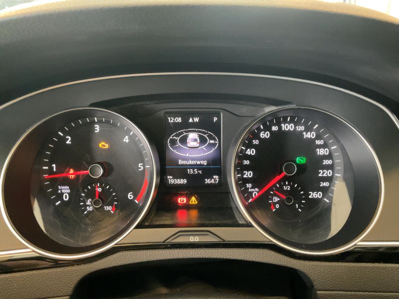 Volkswagen Passat 1.6 TDI Carat BlueMotion Tech 2016 – снимка 18