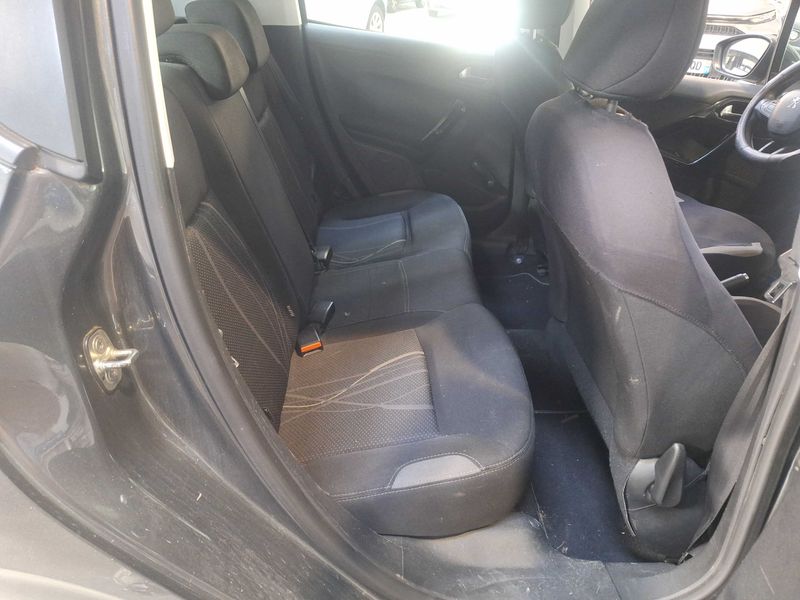 Peugeot 208 1.6 HDi Affaire Pack CD Clim Confort 2015 – снимка 14