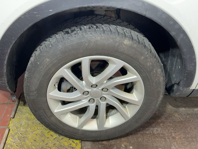 Land Rover Discovery Sport 2.0 Td4 SE AWD 2019 – снимка 3
