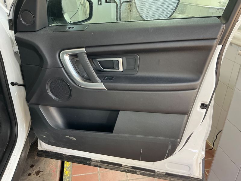Land Rover Discovery Sport 2.0 Td4 SE AWD 2019 – снимка 27