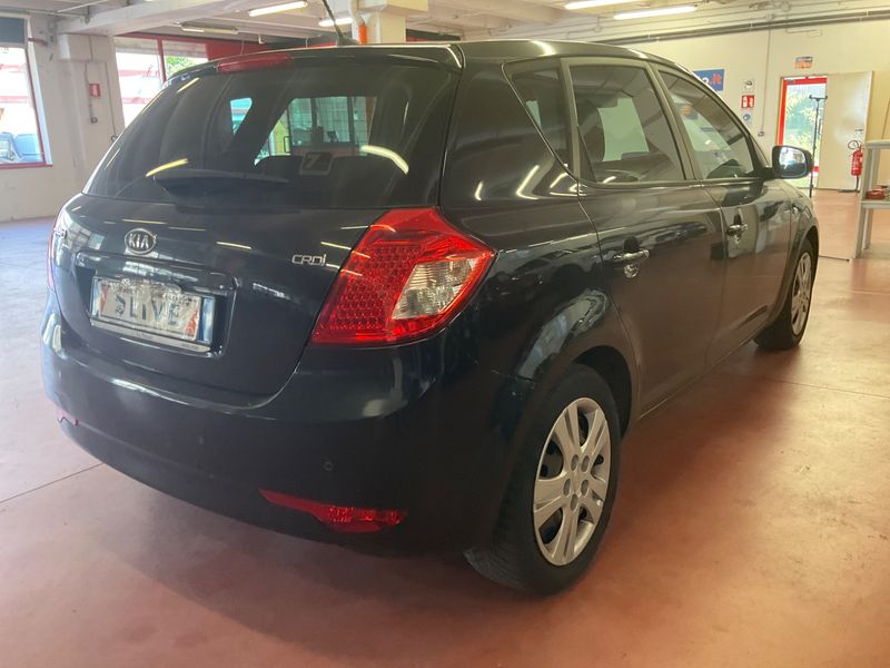 Kia cee'd 1.6 CRDi Active 2010 – снимка 2
