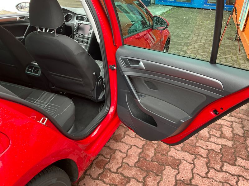 Volkswagen Golf VII 2.0 TDI Lounge BlueMotion Tech 2015 – снимка 22
