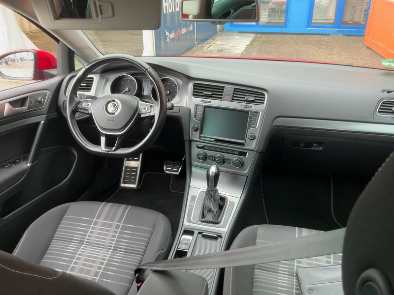 Volkswagen Golf VII 2.0 TDI Lounge BlueMotion Tech 2015 – снимка 17