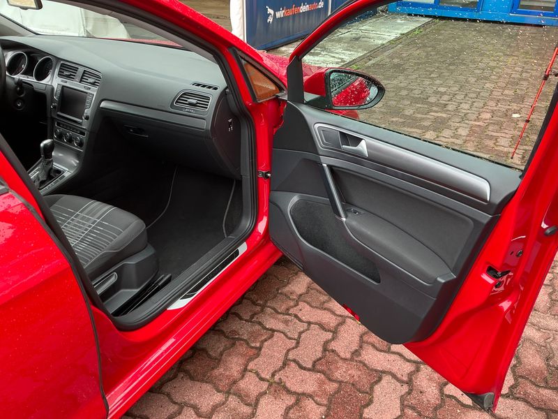 Volkswagen Golf VII 2.0 TDI Lounge BlueMotion Tech 2015 – снимка 25