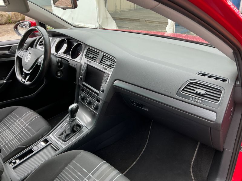 Volkswagen Golf VII 2.0 TDI Lounge BlueMotion Tech 2015 – снимка 21